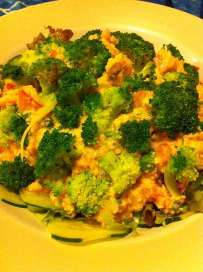 Ensalada de brócoli con mayonesa de garbanzos